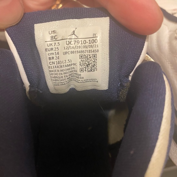 Jordan Toddler Sneakers. Only worn few times. Excellent condition. Blue/White - Picture 5 of 6